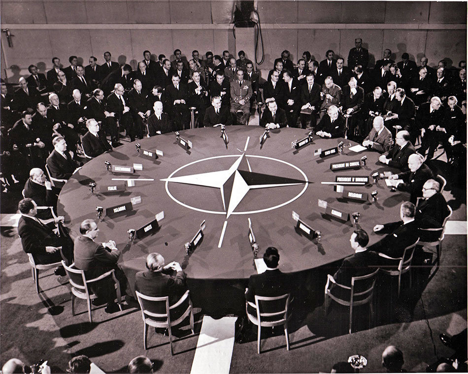 Kuzey Atlantik Paktı'nı imzalayan devletler ilk toplantıda