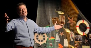 Levent Üzümcü, 2025'te Arthur Miller'in 'Cadı Kazanı' oyununu oynayacak. Tiyatroya dair görüşlerini keşfedin.